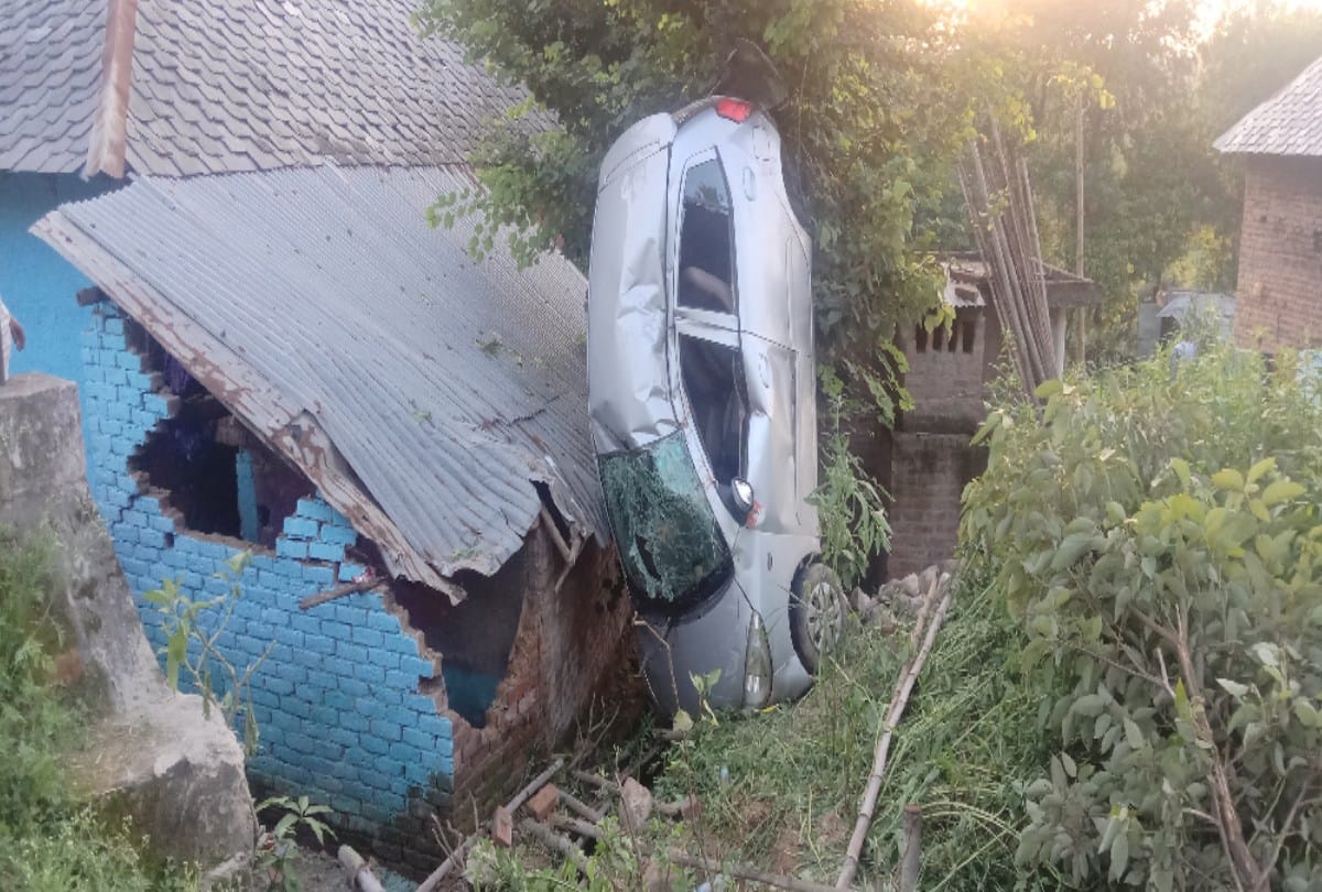 accident Kangra: Uncontrolled car stuck at roadside house in film style at jawalamukhi