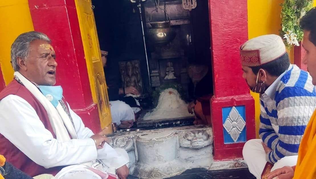 Annakoot offered to Adi Kedareshwar