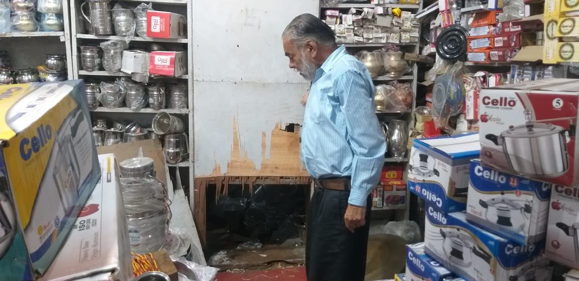 One and a half lakh theft by breaking into the shop