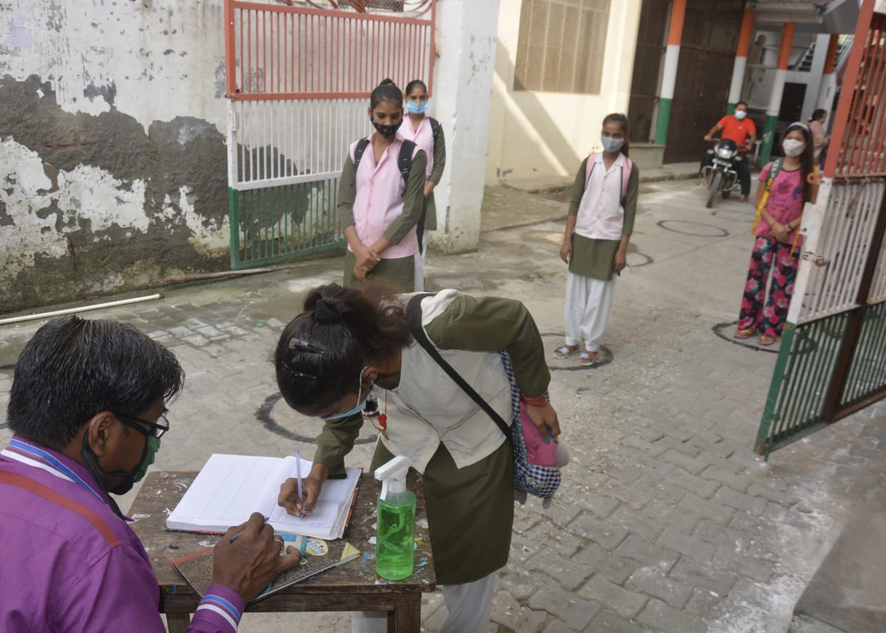 Schools open after second wave of Corona, only 35 percent attendance