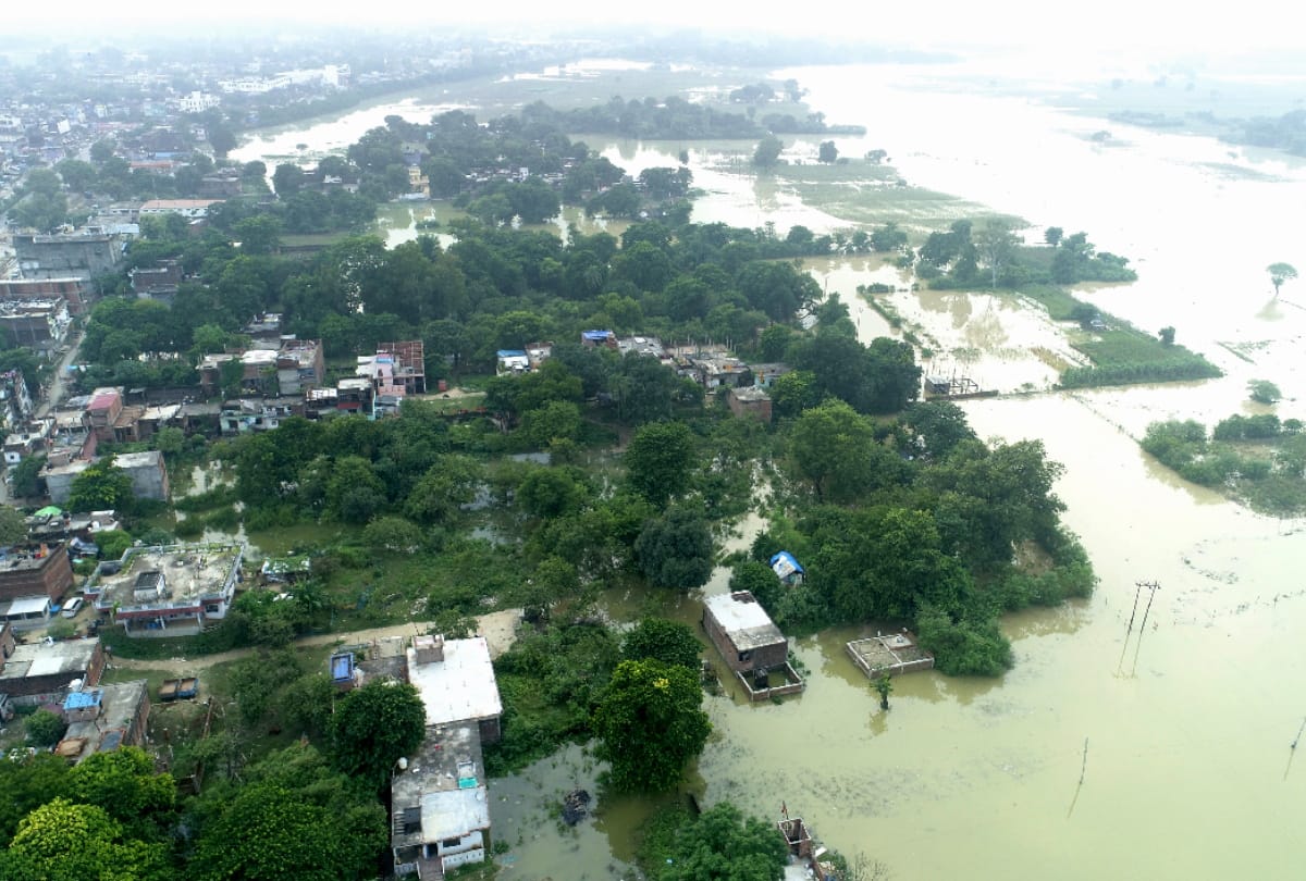Flood in Gorakhpur Rohin river 1.11 meters above danger mark and Rapti Ghaghra crossed danger mark
