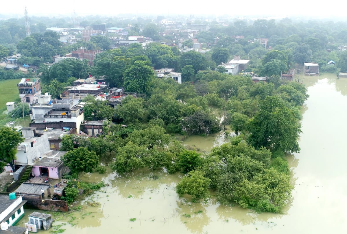 Flood in Gorakhpur Rohin river 1.11 meters above danger mark and Rapti Ghaghra crossed danger mark