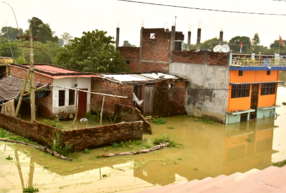 Gorakhpur flood news: Water level increasing of all rivers 51 villages in grip of flood in gorakhpur