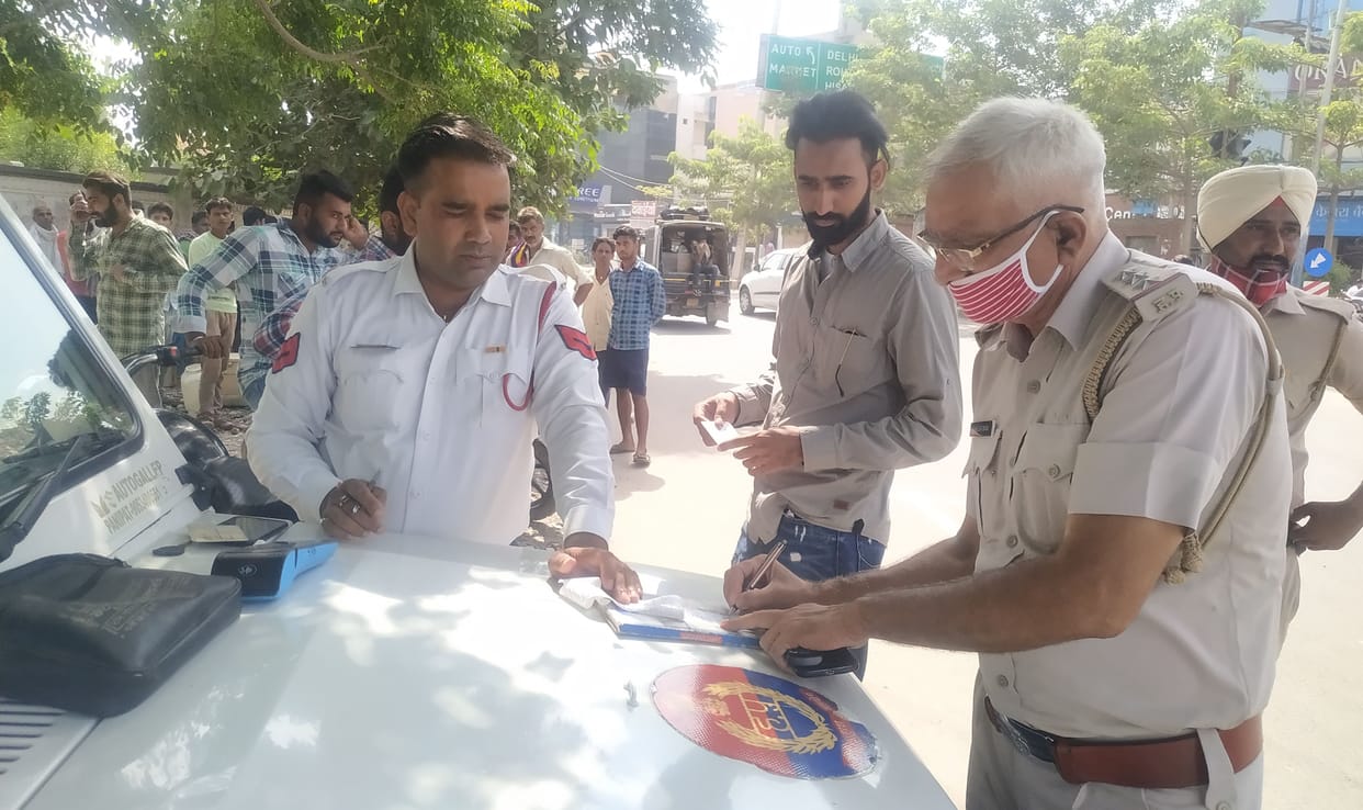Auto or e-rickshaw found standing on the road will be impounded