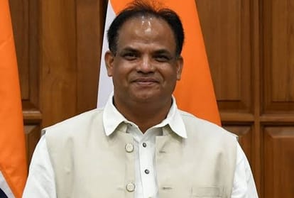 केंद्रीय राज्य मंत्री जॉन बारला।