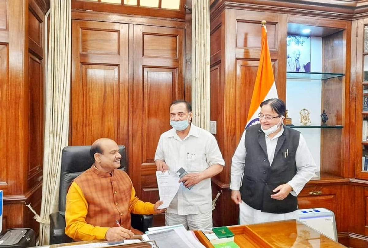 MP ST Hasan forgot national anthem in middle after a brief silence suddenly Jai he Jai he ended by speaking video viral
