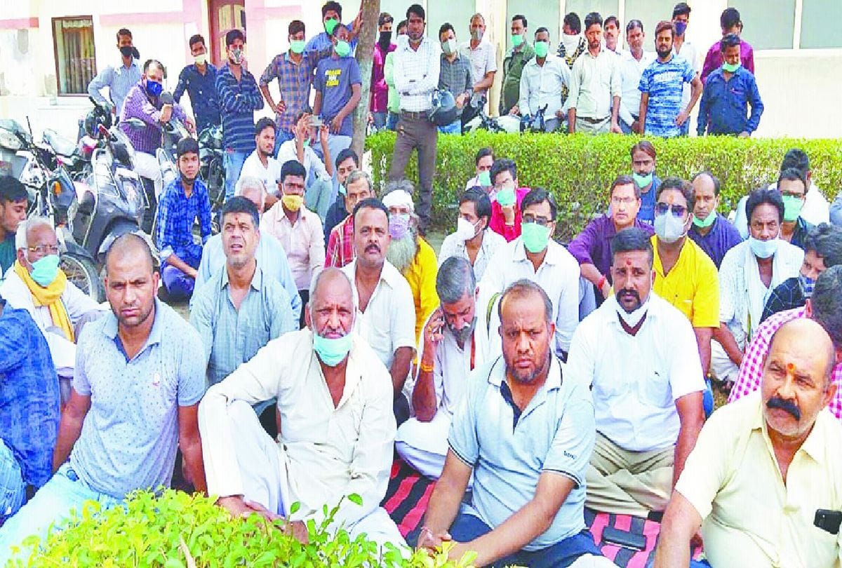 Sales Officer Murder Case Family Protests At Adg Office