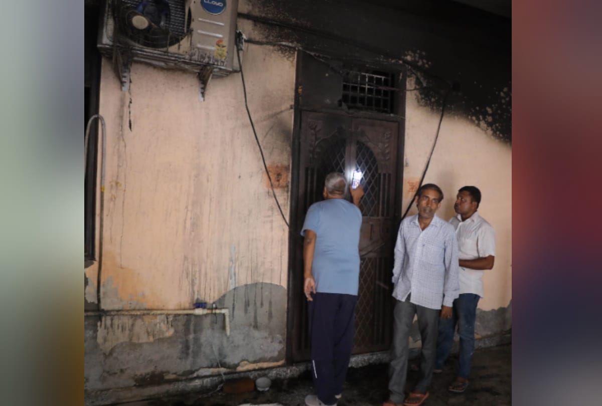 Noida fire in garhi chaukhandi 5 storey building father could not save his two daughters self injured badly read horrific ordeal