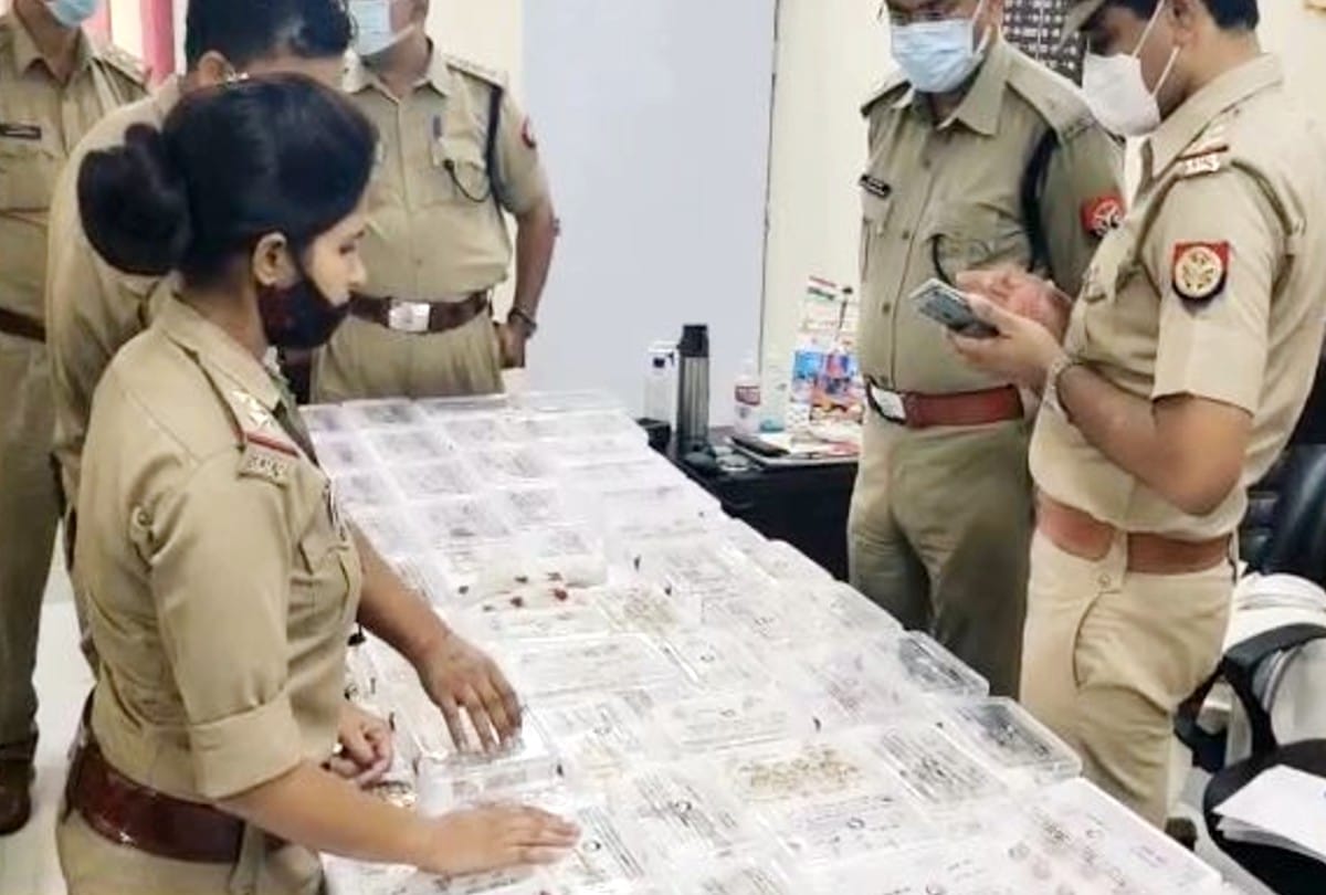 Police arrested two thieves with jewellery worth Rs two crore in Firozabad