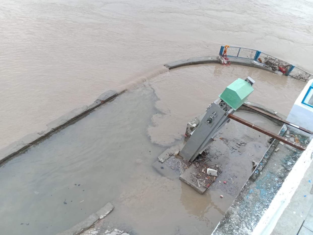 Crores were shed on the plan, the drains still falling in the Ganges