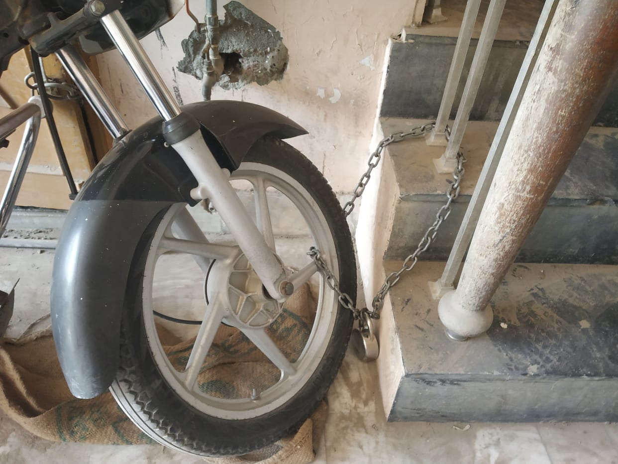 Incidents of vehicle theft are increasing every day in the district, chains are tied to save