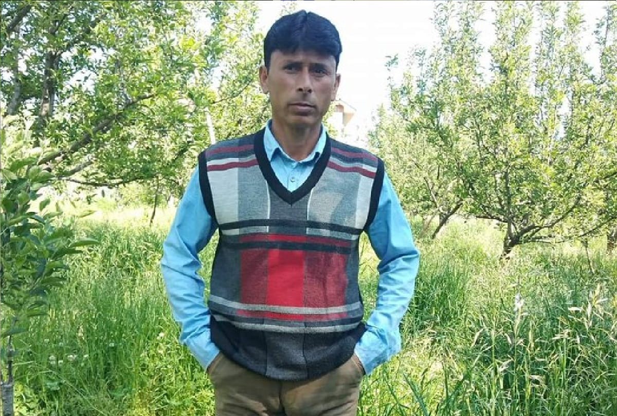 BJP constituency President homeShaalibugh Javaid Ahmed Dar killed by Terrorists at Brazloo jagir in Kulgam jammu kashmir