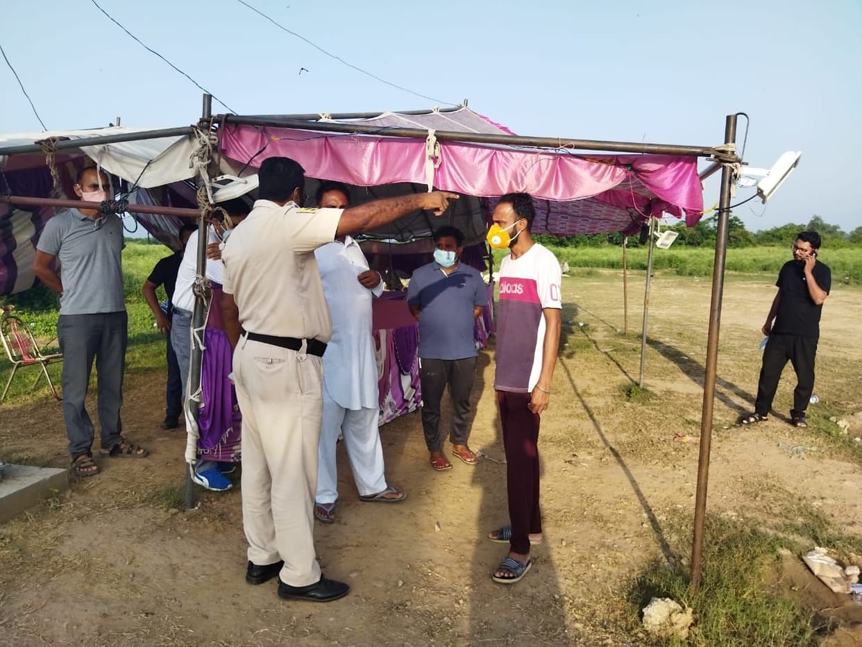 Send back the pilgrims going to Peernigah in goods vehicles