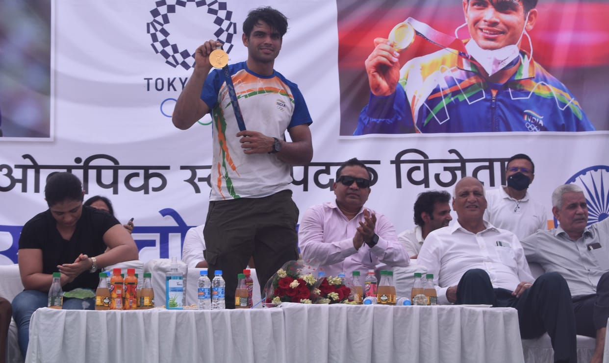Neeraj Chopra reached home after 10 days of victory, got a warm welcome