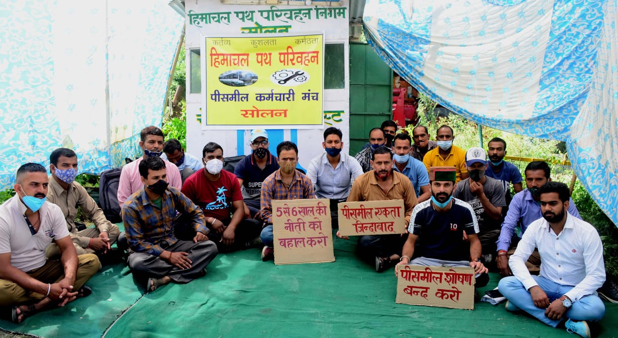 Peace meal workers tool down strike will continue till 26 August, Employees sitting on dharna at Transport Depot Solan, Nalagarh, Parwanoo, Preparing to agitate against the government if the demands are not met