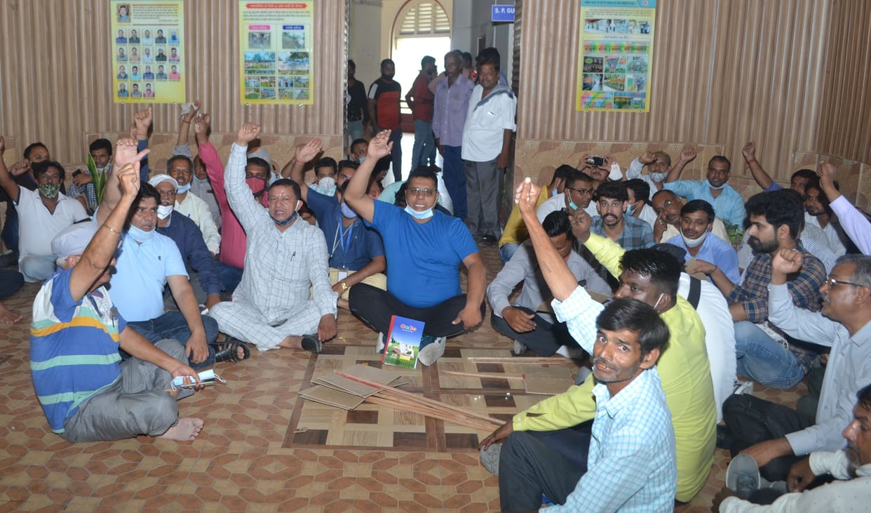 workers strike against mayor
