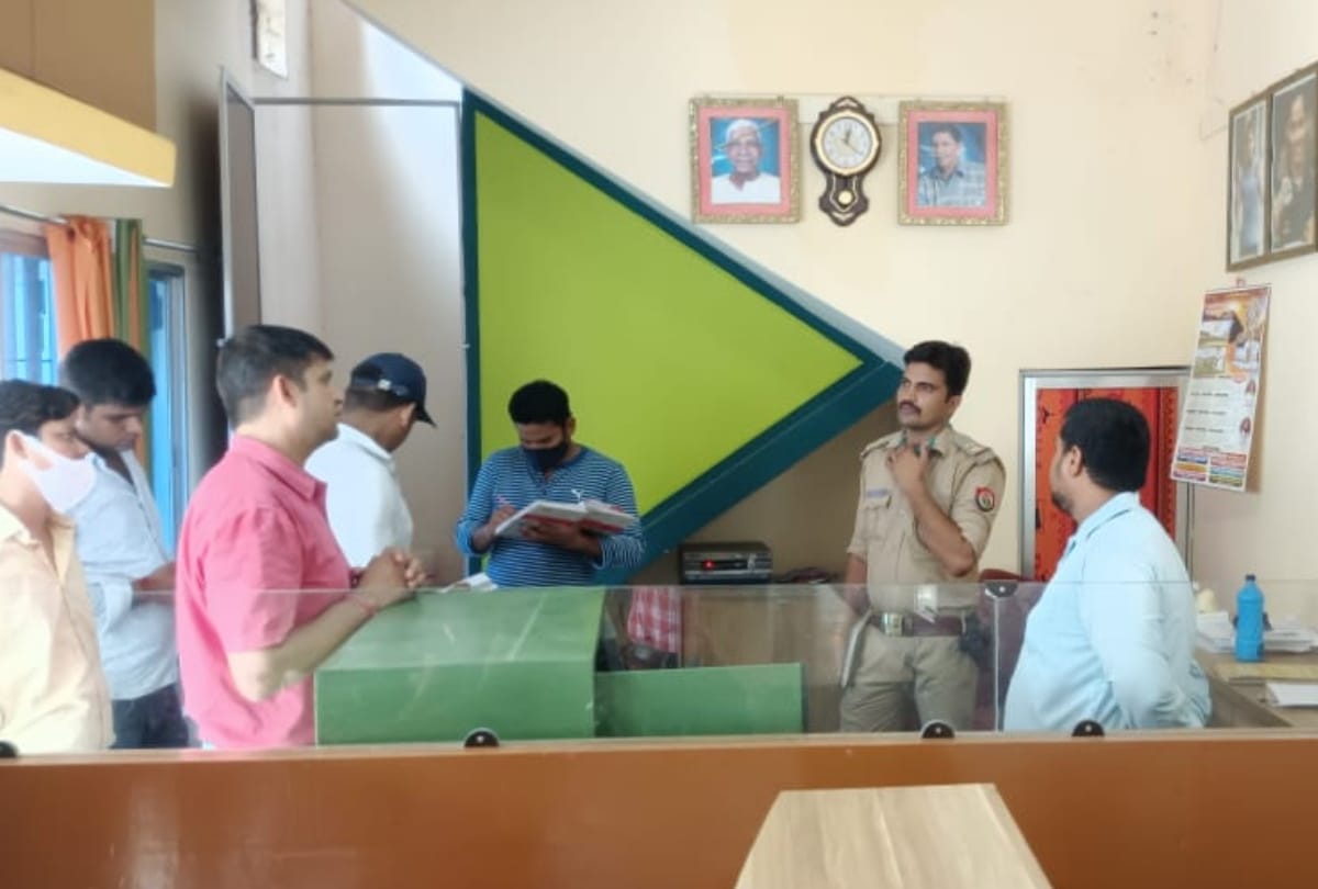 One lakh cash and mobile stolen from Bhuneshwari Inter College in Gorakhpur