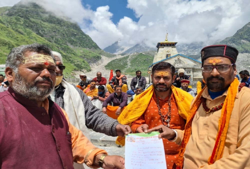 Chardham Devasthanam Board: Priest Wrote Letter to CM And President By their blood