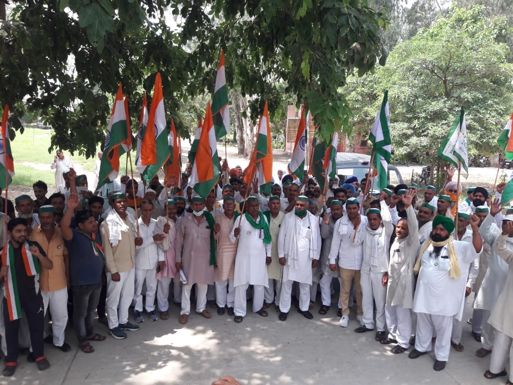 Farmers associated with Bhakiyu took out tricolor yatra
