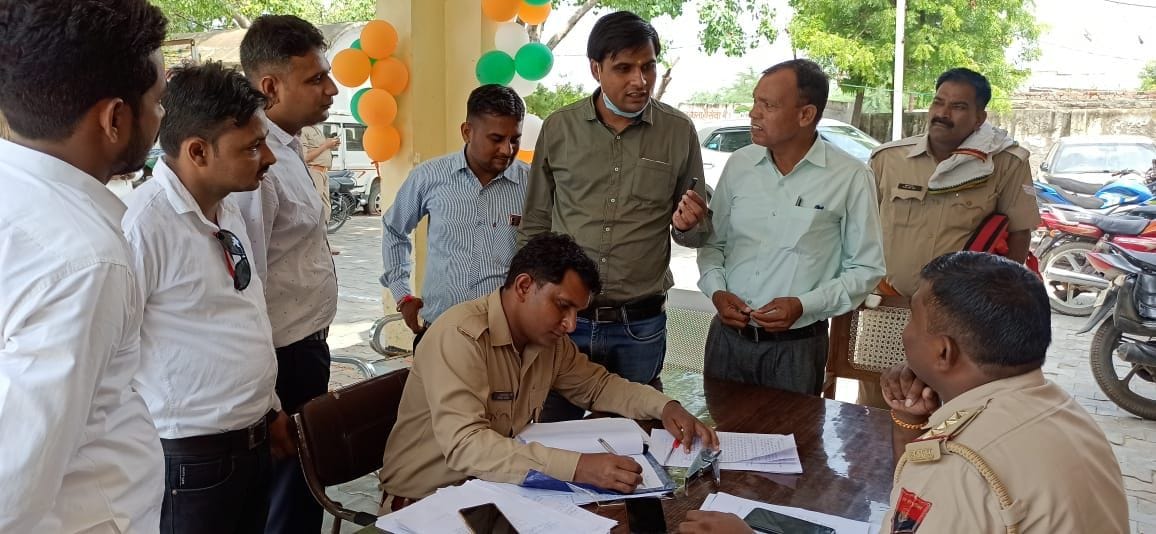 Hathras: During the metering in Motigarhi, the lekhpal was abusive, indecency