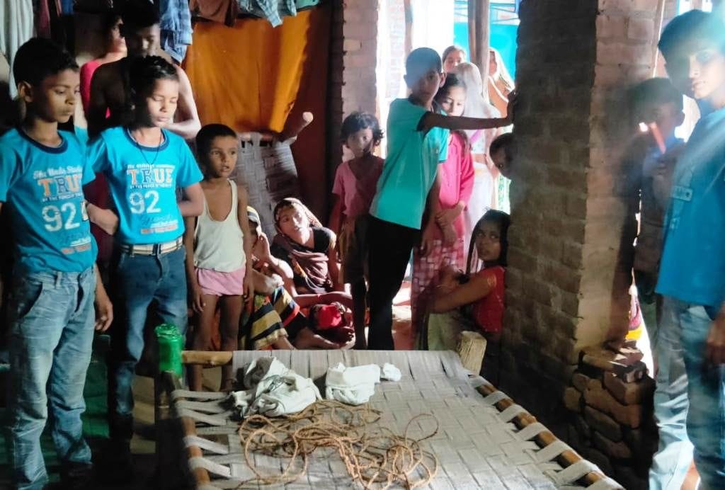 Lakhs of rupees looted by taking woman hostage, sensation spread in the village