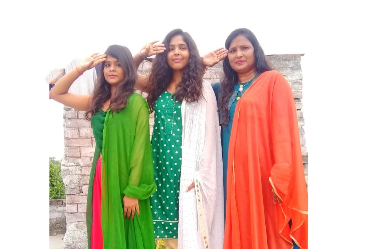 People participated in Maa Tujhe Pranaam.