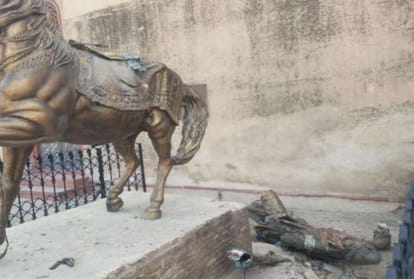 पाकिस्तान के लाहौर में 2019 में लगाई गई महाराजा रणजीत सिंह की मूर्ति 3 बार तोड़ी जा चुकी है।
