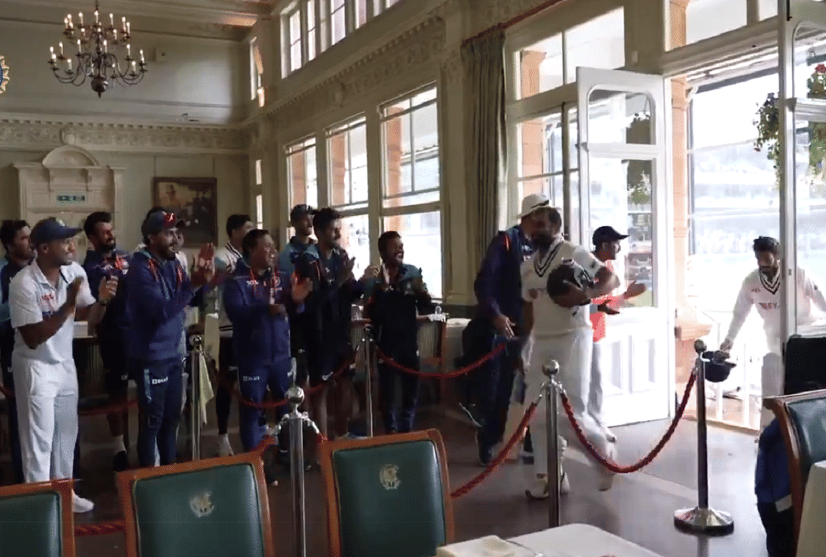 ENG vs IND: Mohammed Shami and Jasprit Bumrah receives heroic welcome in lords dressing room