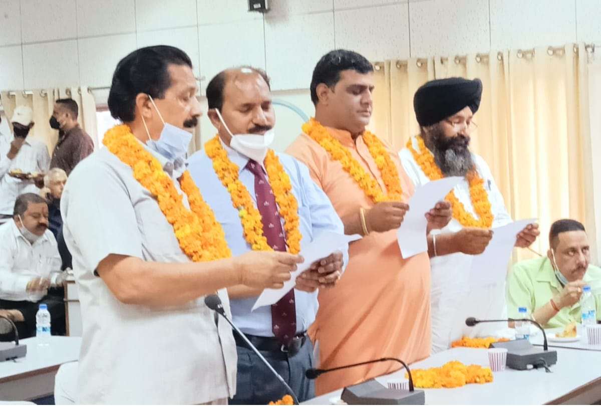 The oath of the nominated councilors was conducted for the second time in the nagar parishad una