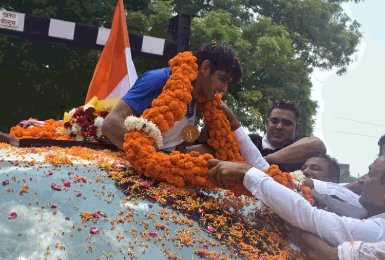 Neeraj Chopra could not meet his parents due to ill health