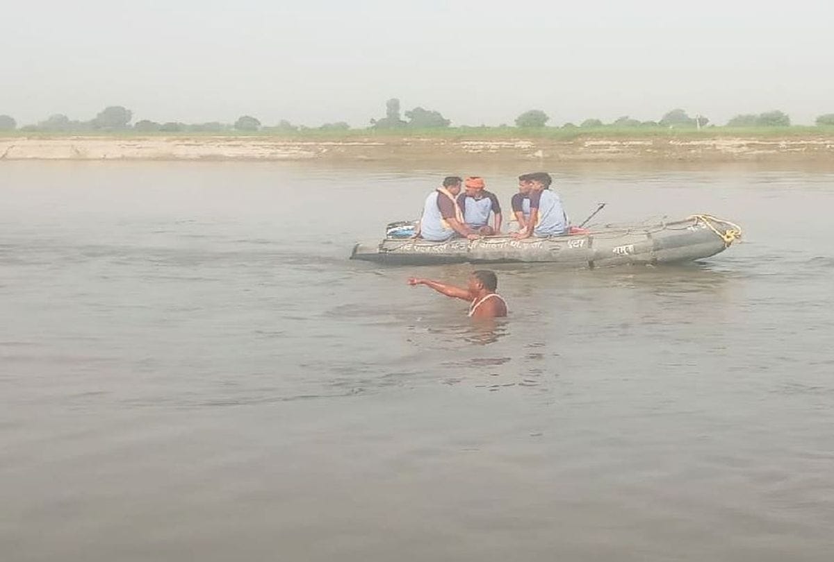 Jitendra Save Two Friends And Drowned In Yamuna Dead Body Found After 16 Hours