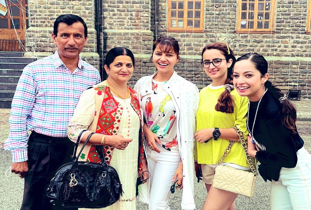 Rubina Dilaik returned to Mumbai after spend some time in Shimla, visited Ridge with family