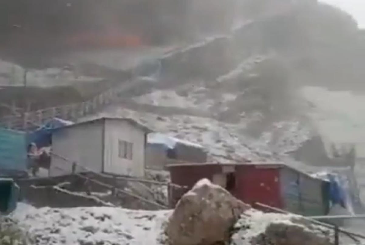jammu and kashmir Snowfall in mountain areas including Amarnath cave
