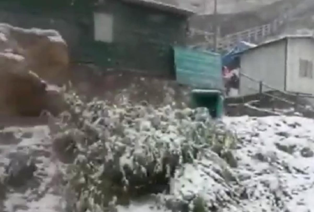 jammu and kashmir Snowfall in mountain areas including Amarnath cave