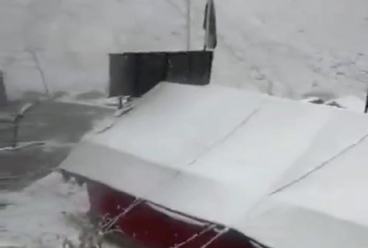 jammu and kashmir Snowfall in mountain areas including Amarnath cave