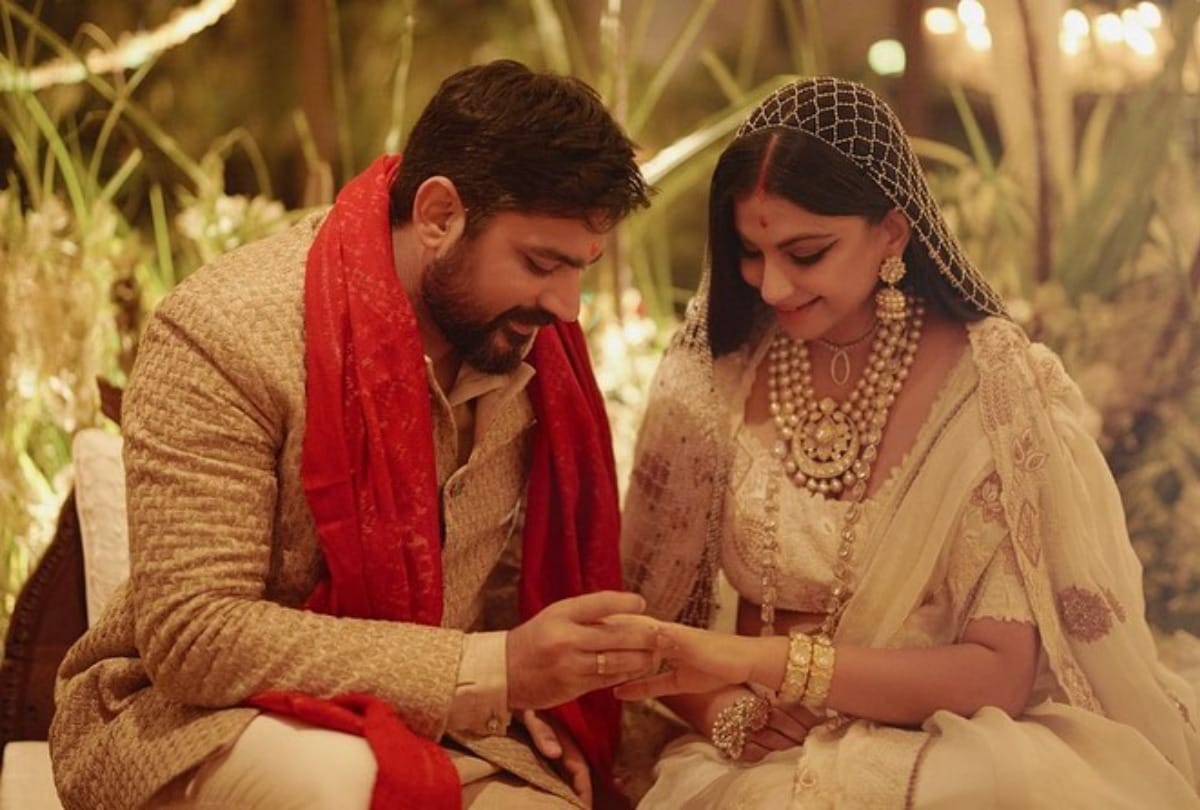 anil kapoor host rhea and karan boolani wedding reception actor dancing his heart out see video