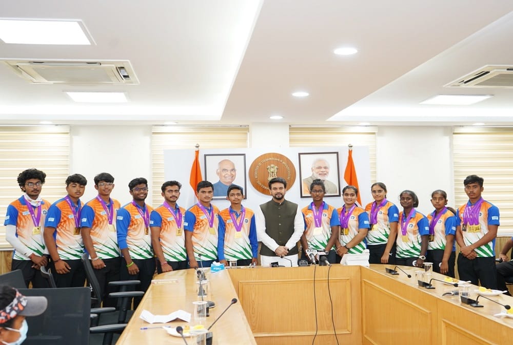 Sports Minister anurag thakur meets World Youth Archery Championship winners
