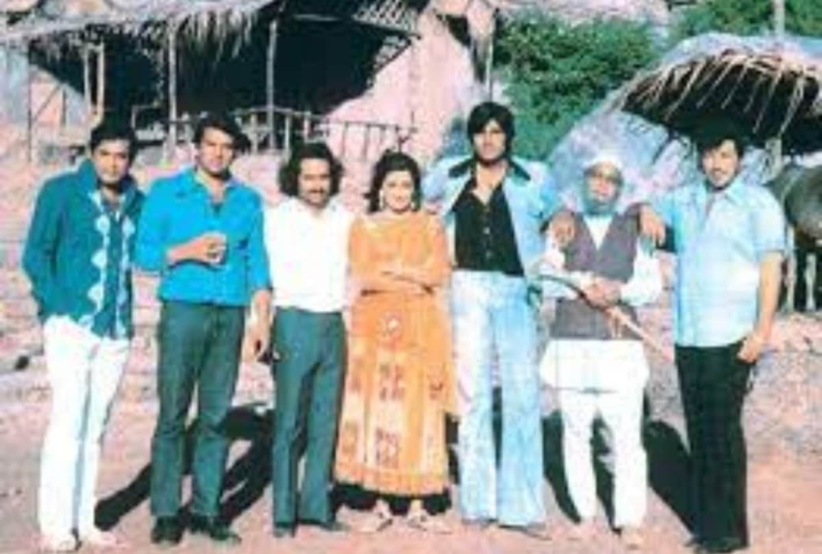 sholay completed 46 years dharmendra called himself only bad actor of talented team know details