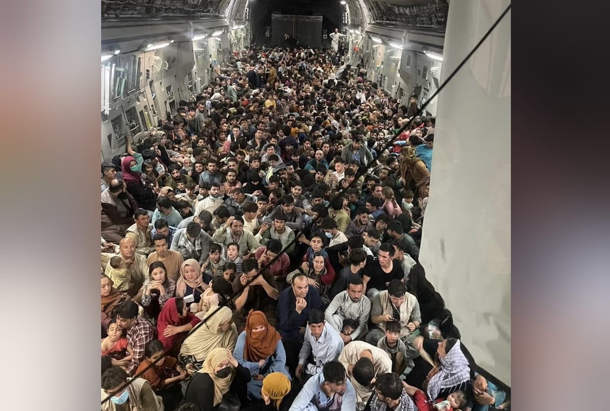 A US Air Force aircraft took off with 640 people from kabul to quatar  to flee Taliban rule