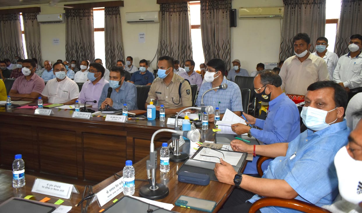 Complete the projects within stipulated time : Virendra Kanwar