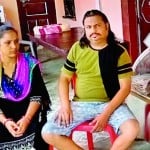 डीप फ्रीजर में रखे भाई के शव को निहारती बहन।