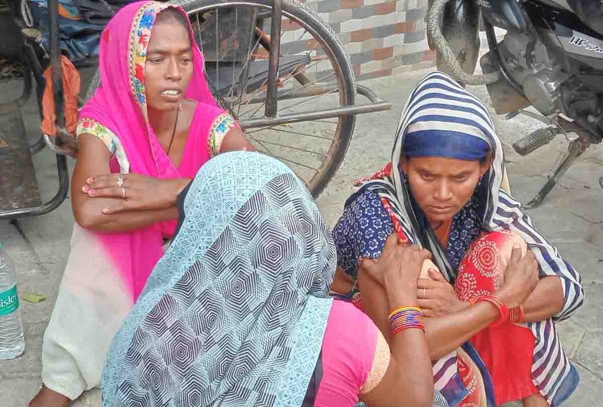 painful death of worker in mahoba
