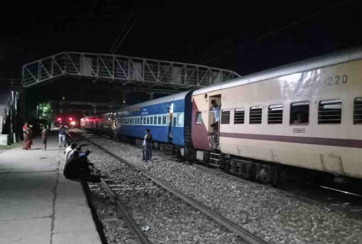 OHE line broken, Delhi-Howrah down railroad stalled for hours
