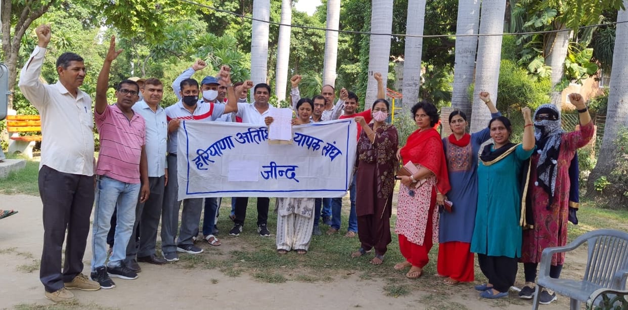 Female guest teachers handed over a letter written with blood to the MLA