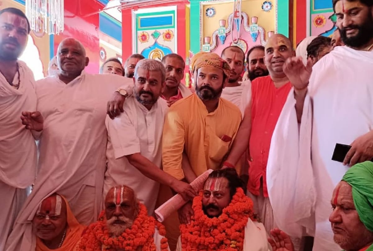 Hanuman Garhi Ayodhya laid claim on the Mahavir temple of Patna: In the presence of the throne, the Panches declared Mahendra Das as the Mahant of Patna Mahavir temple