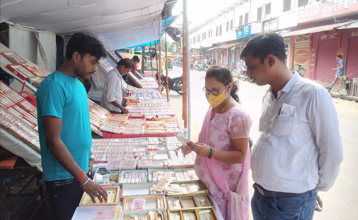 Ghazipur: Superheroes with cartoons will be decorated on brother's wrist, shops decorated with attractively designed rakhis
