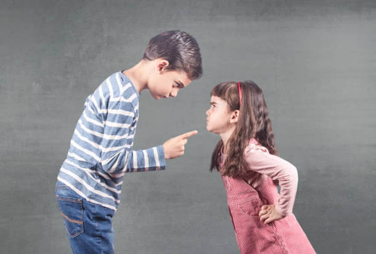 Parenting Mistakes Makes Siblings Enemies in Hindi