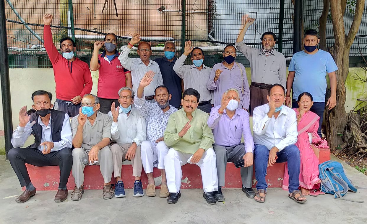 Protest against DDA started again in Gandhi Park
