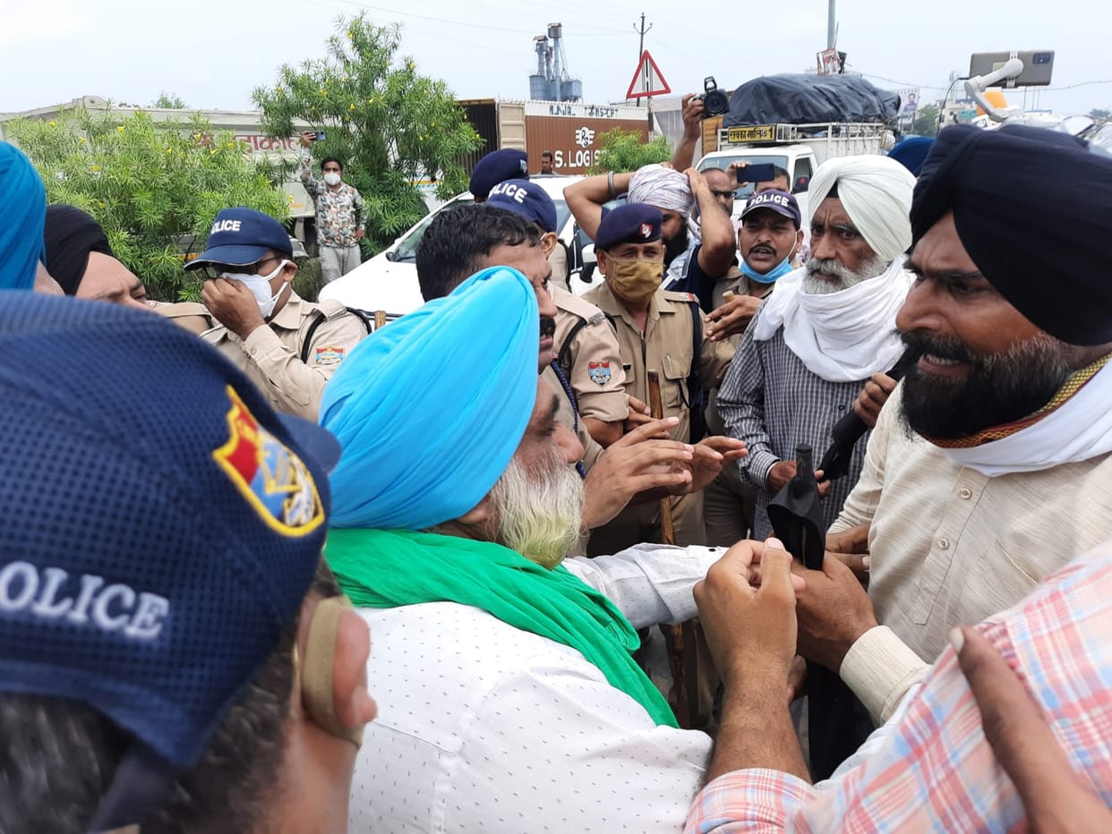 Uttarakhand Ajay Bhatt Jan Ashirwad Yatra News: farmers show black flags,police arrested