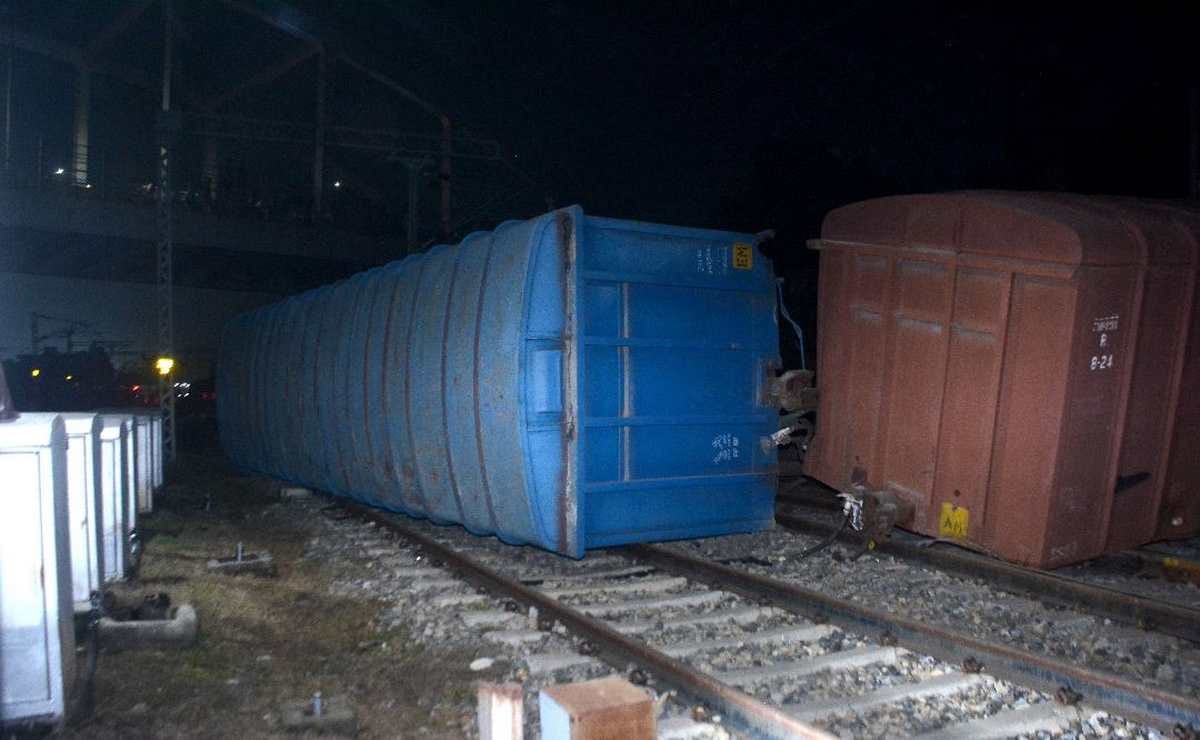 Goods train overturned before Banaras railway station wagons blew up in varanasi